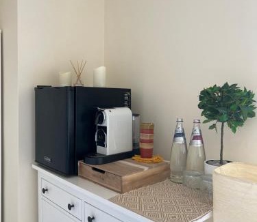 Laak Apartment | Cosy room with private bathroom and 2 bikes