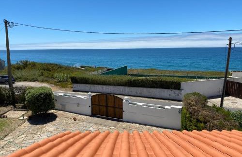 Praia das Macas House | Cosy Seafront Villa With Superb View