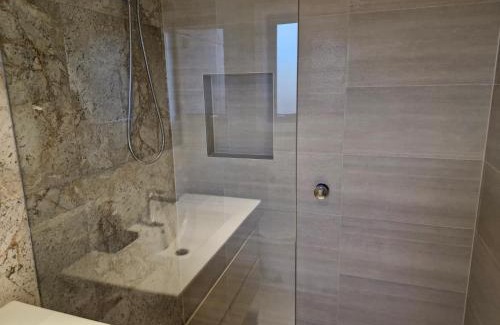 Taylor Apartment | Cosy Secure comfortable for two in Canberra