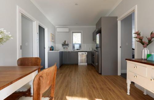 Beauty Point House | Cosy Self-Contained Unit with QBed, Parking & Wifi