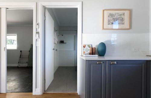 Beauty Point House | Cosy Self-Contained Unit with QBed, Parking & Wifi