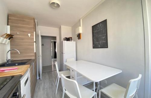 Sablon - Trudaine Apartment | Cosy, spacieux avec 3 chambres et espaces de travail - Pres Bas