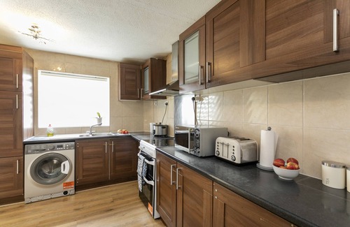 Vange House | *Cosy*Spacious*Wifi*Clean*Close2City*Parking*