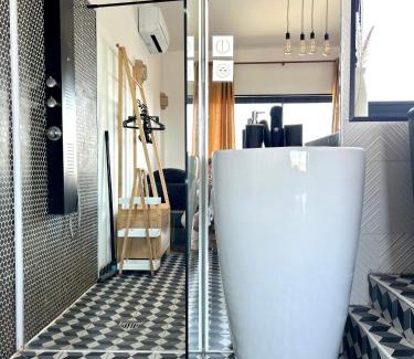 Albi Apartment | Cosy studio - Baignoire balnéo et Clim
