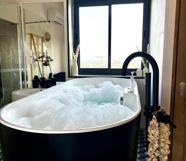 Albi Apartment | Cosy studio - Baignoire balnéo et Clim