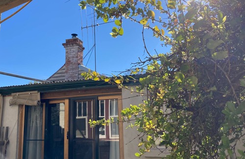 Castlemaine Apartment | Cosy studio in walking distance from station, shops and venues