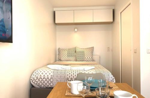 Quartier Centre Ville Apartment | Cosy studio M1 RER BC500m Orly 20 min Netflix
