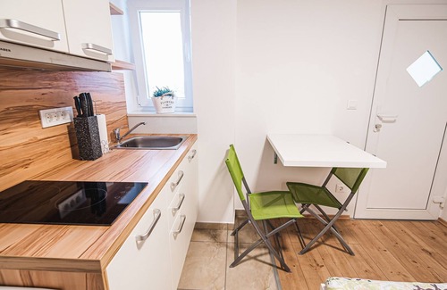 Preddvor Apartment | Cosy studio with free parking in Gorenjska