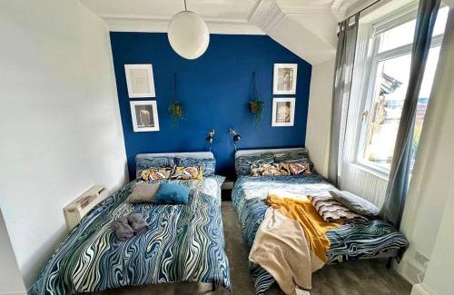 Dumbarton Apartment | Cosy stylish Dumbarton flat