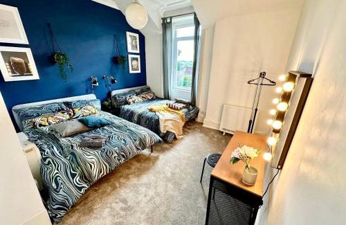 Dumbarton Apartment | Cosy stylish Dumbarton flat