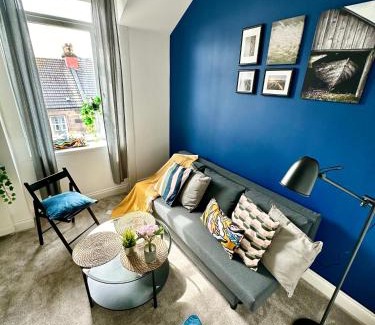 Dumbarton Apartment | Cosy stylish Dumbarton flat