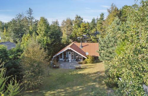 Bøtø By House | Cosy Summerhouse Close To Beach In A Natural Area
