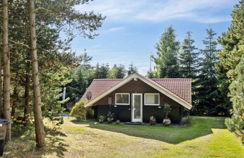 Bøtø By House | Cosy Summerhouse Close To Beach In A Natural Area