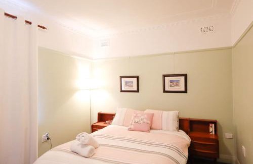 Tenterfield House | Cosy Sun-Filled Cottage