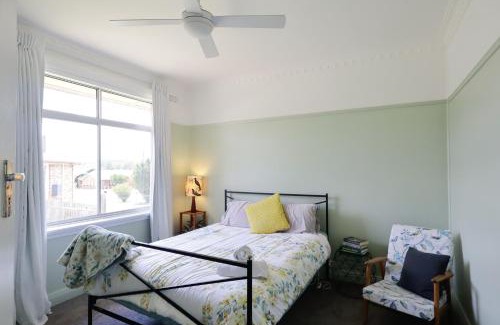 Tenterfield House | Cosy Sun-Filled Cottage
