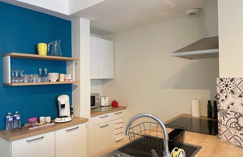 Chateau-Renault Apartment | ★ Cosy T1 ☆ Close to shops and main roads ★