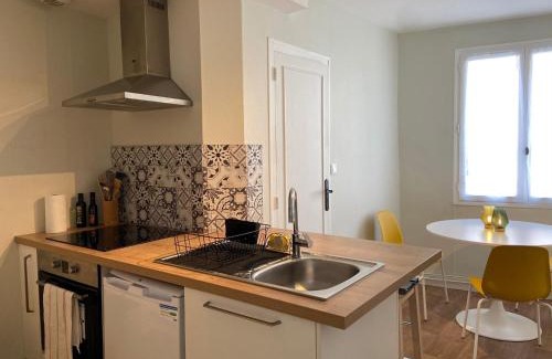 Chateau-Renault Apartment | Cosy T1 ! Proche commerces et axes routiers