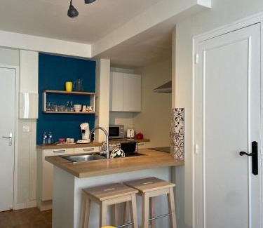 Chateau-Renault Apartment | Cosy T1 ! Proche commerces et axes routiers