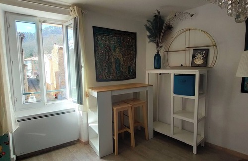 Rennes-les-Bains Apartment | Cosy T2 apartment with river view, sleeps 2