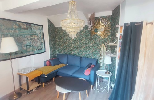 Rennes-les-Bains Apartment | Cosy T2 apartment with river view, sleeps 2