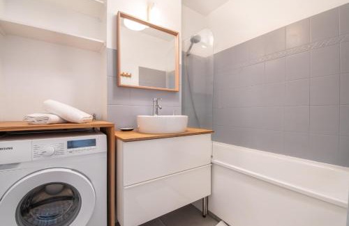 Madeleine-Champ de Mars Apartment | Cosy T2 de 50 m² Centre-Ville avec Garage & Balcon