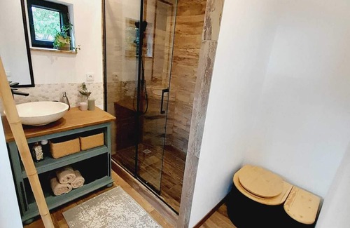 Lavelanet Cottage | Cosy Tiny House Éco Responsable + SPA Dans les Montagne des Pyrénées, Ariège