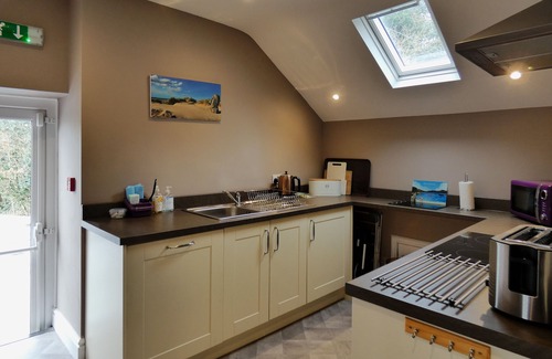 Barmouth Apartment | Cosy top-floor apartment with panoramic views and shared terrace.