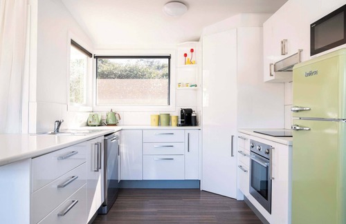 Torquay House | Cosy Torquay Beach Shack, Minutes walk to the beach!
