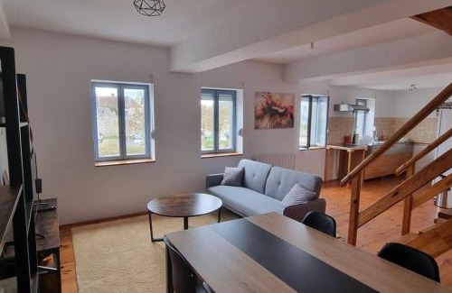 Pont-de-L'Arche Apartment | Cosy Triplex 3 chambres