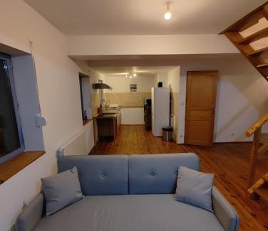 Pont-de-L'Arche Apartment | Cosy Triplex 3 chambres
