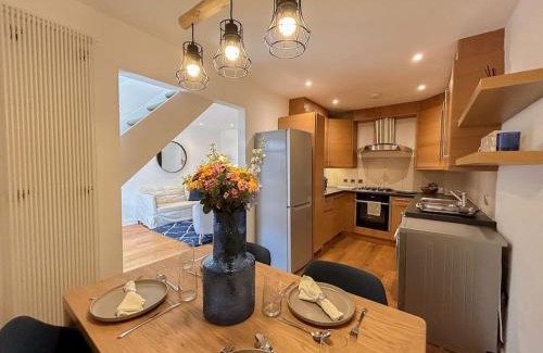 Holland Park Apartment | Cosy Two-Bedroom Notting Hill Retreat