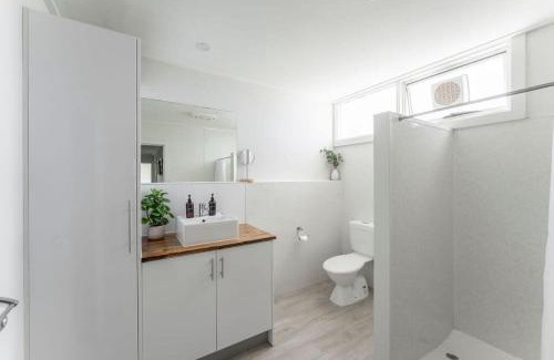 Montello Apartment | Cosy Unit With a Sea View