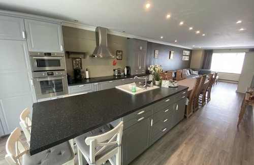 Heers House | Cosy Vacation Home for 8 Persons