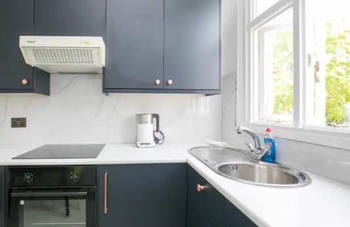 Walpole Apartment | Cosy West London flat – Discover & Live London | Pass the Keys