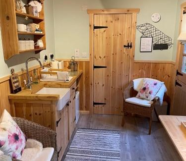 West Heslerton Other | Cosy Wooden Shepherds Hut