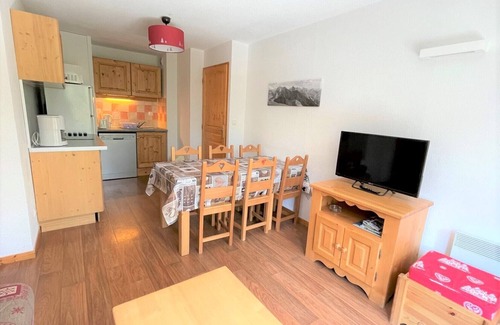Les Claux Apartment | CosyRefuges - Le Refuge des Marmottes *: 2-bedrooms apartment, 40m², top-level