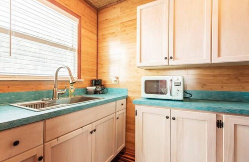 Port Richey Apartment | Cotee River Tiki Hut