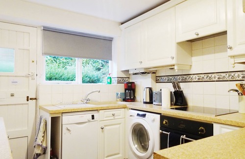 Bourton Cottage | COTSWOLD HISTORIC COTTAGE, WITH LARGE GARDEN