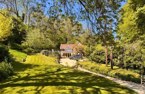Combe Hay House | Cotswolds AoNB Cottage- Modern Renovation- Sleeps8
