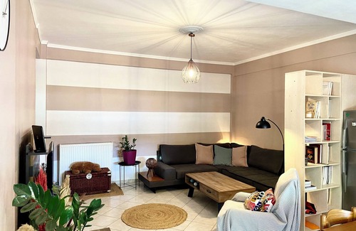 Ilida Apartment | Cottage House, garden & lawnn