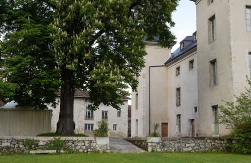 Saint-Vincent-de-Mercuze Cottage | Cottage Château du Montalieu