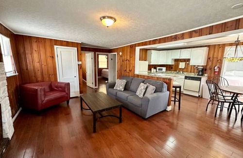 Nancy Cabin | Cottage 1- Lee’s Ford Marina