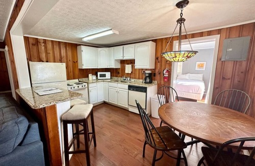 Nancy Cabin | Cottage 1- Lee’s Ford Marina