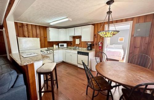 Nancy House | Cottage 1- Lees Ford Marina