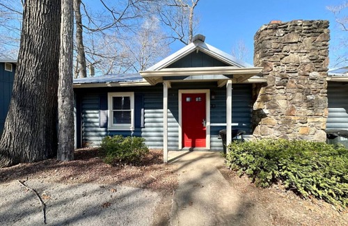 Nancy Cabin | Cottage 10- Lee’s Ford Marina