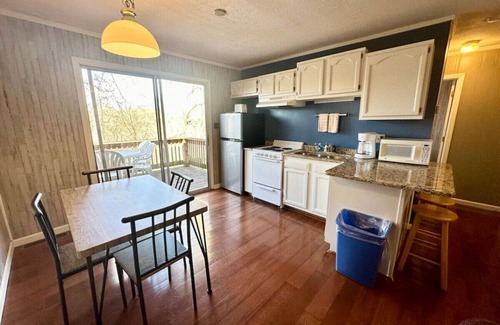 Nancy Cabin | Cottage 11- Lee’s Ford Marina