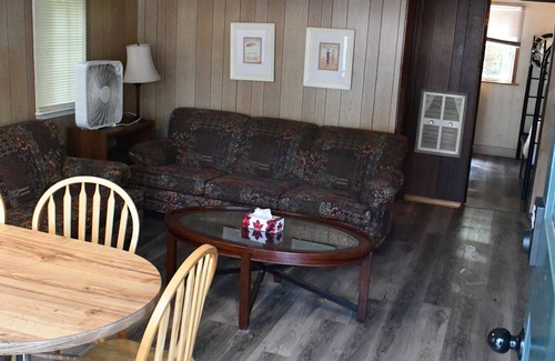 Sauble Beach Cottage | Cottage #11 - Private Beach Access