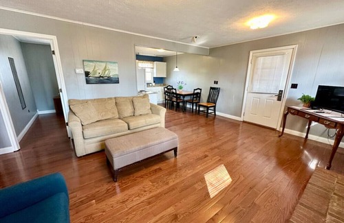 Nancy Cabin | Cottage 16- Lee’s Ford Marina