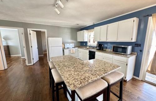 Nancy House | Cottage 17- Lees Ford Marina