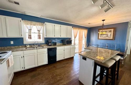Nancy House | Cottage 17- Lees Ford Marina